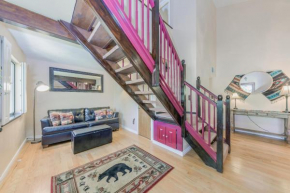 Sequioa Cottage: Feel the Love, Inside and Out!